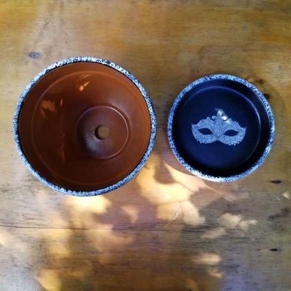 Hand Painted Black and White Speckled Trim 6" Flower Pot with Matching Saucer - Picture 8 of 10